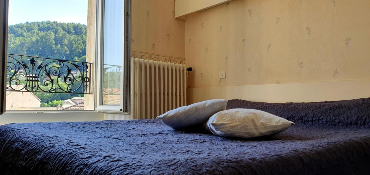 Hotel Saint Jean Vals-les-Bains Bagian luar foto
