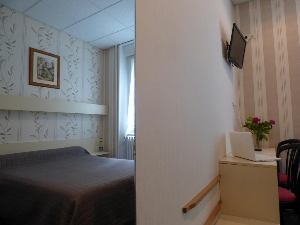 Hotel Saint Jean Vals-les-Bains Bagian luar foto