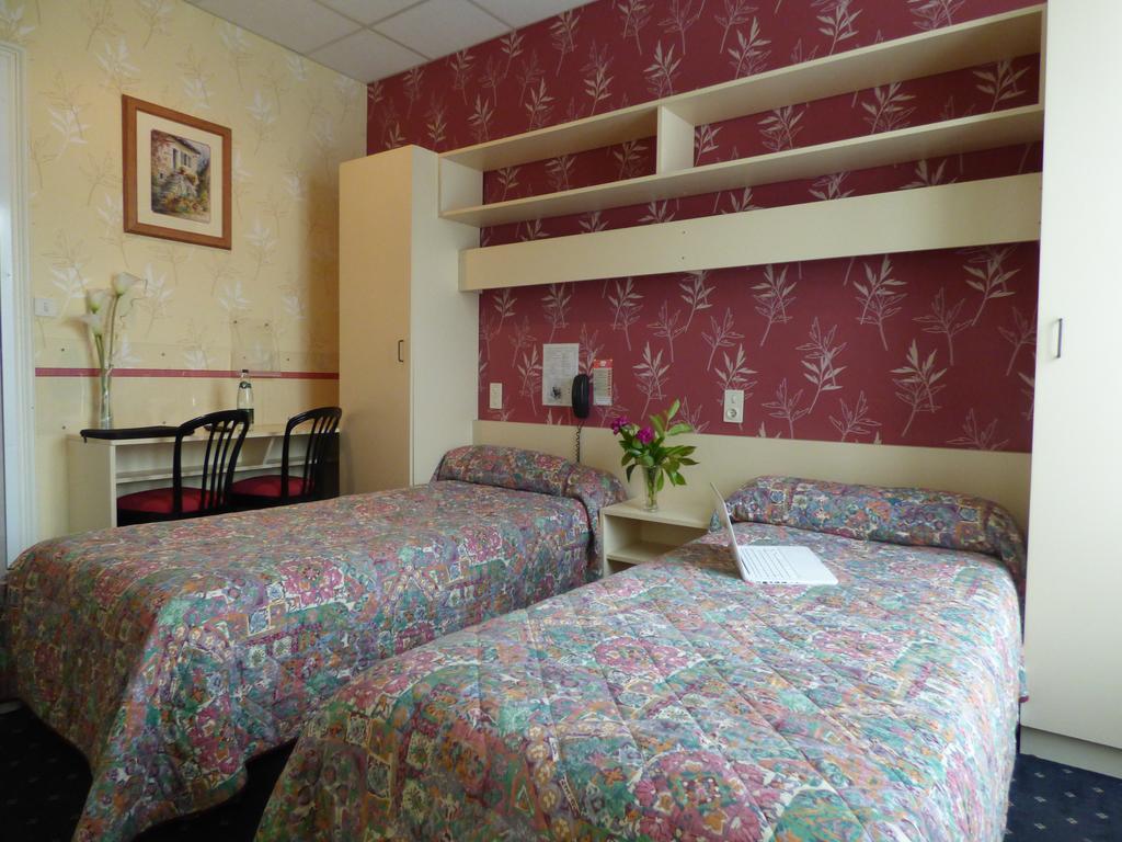 Hotel Saint Jean Vals-les-Bains Bagian luar foto