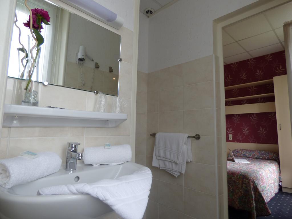 Hotel Saint Jean Vals-les-Bains Bagian luar foto