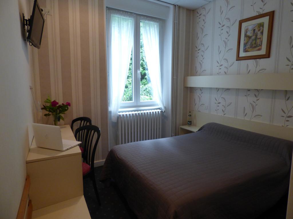 Hotel Saint Jean Vals-les-Bains Bagian luar foto