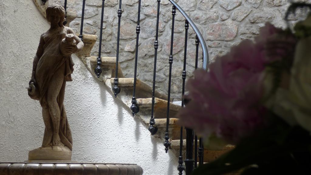 Hotel Saint Jean Vals-les-Bains Bagian luar foto
