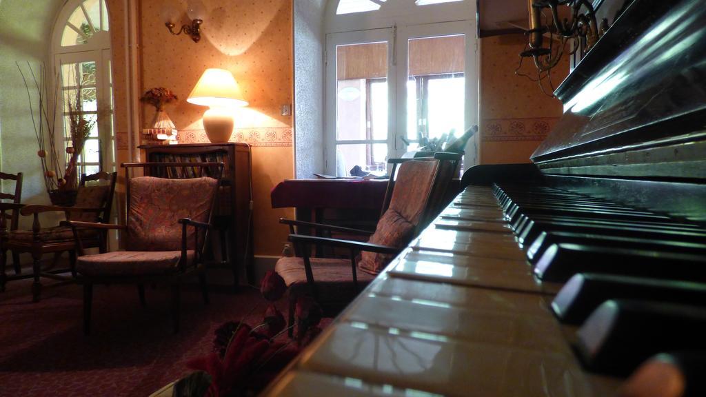 Hotel Saint Jean Vals-les-Bains Bagian luar foto