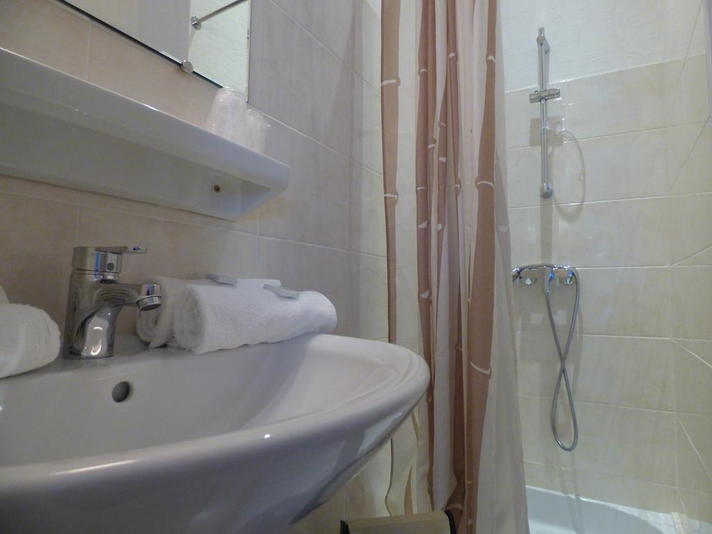 Hotel Saint Jean Vals-les-Bains Ruang foto