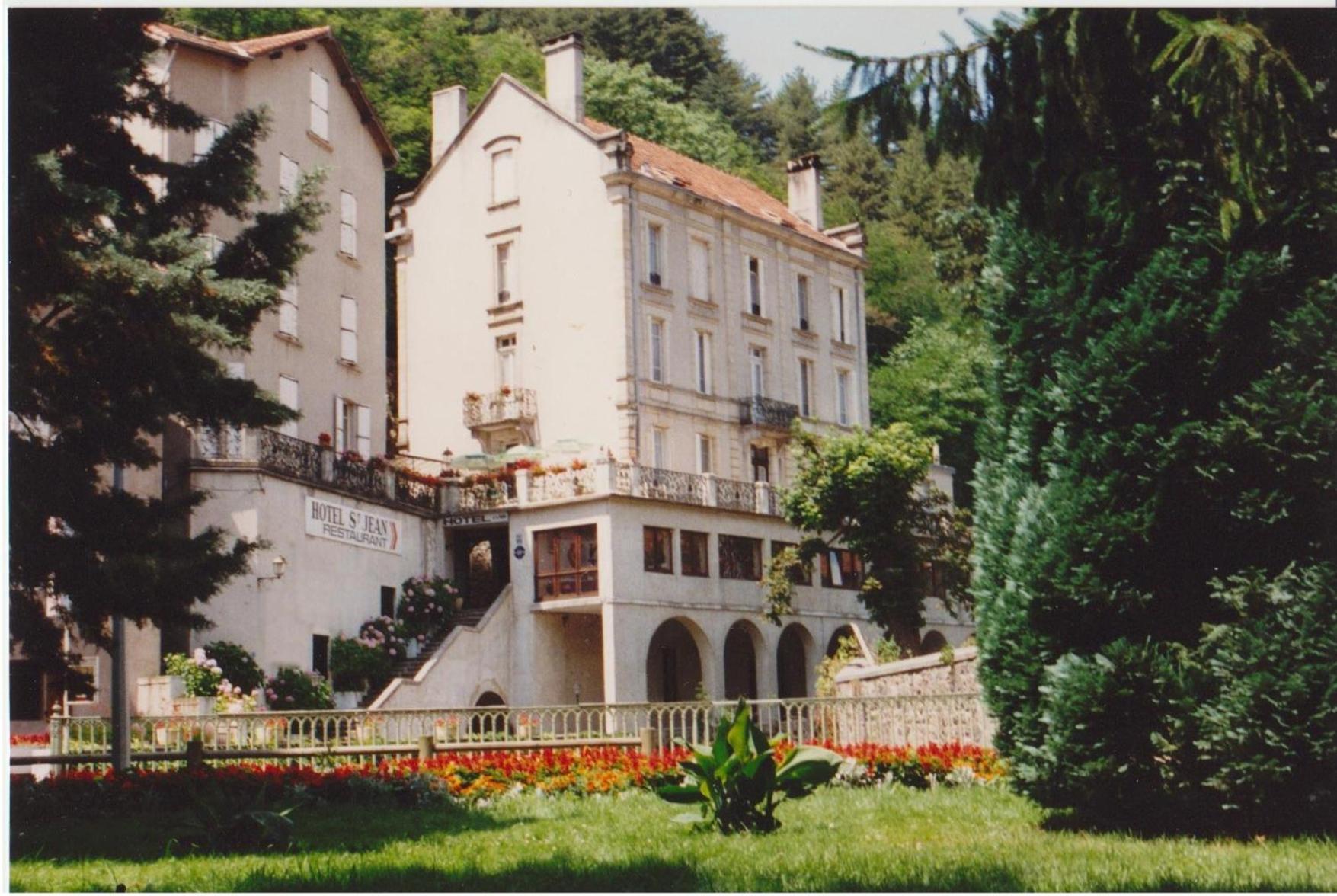 Hotel Saint Jean Vals-les-Bains Bagian luar foto