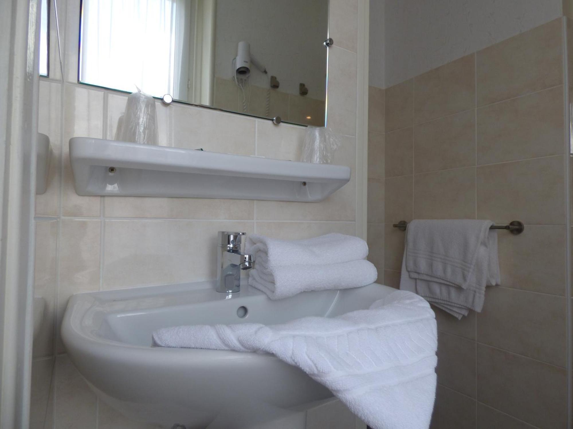 Hotel Saint Jean Vals-les-Bains Ruang foto