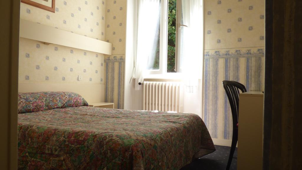 Hotel Saint Jean Vals-les-Bains Bagian luar foto