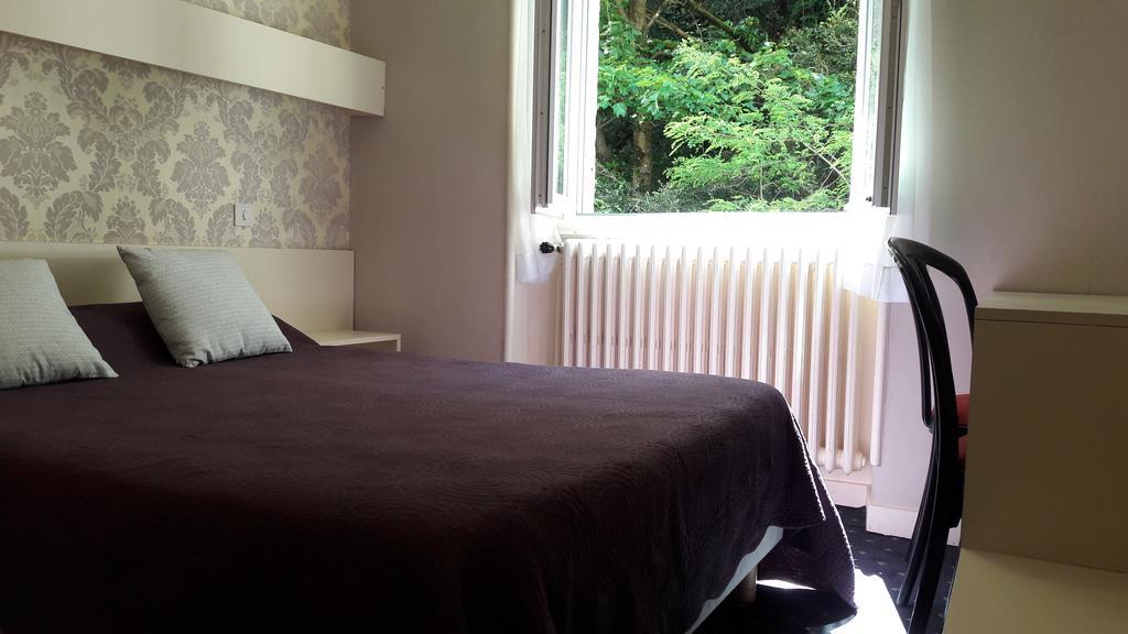 Hotel Saint Jean Vals-les-Bains Bagian luar foto
