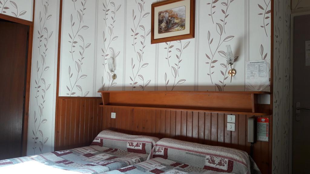 Hotel Saint Jean Vals-les-Bains Ruang foto