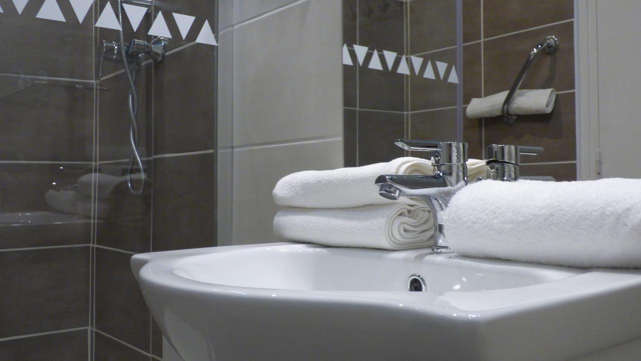 Hotel Saint Jean Vals-les-Bains Bagian luar foto